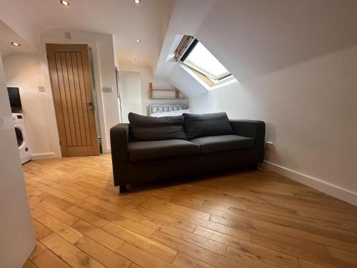 Stunning 1-Bed Studio in Pudsey photo 2