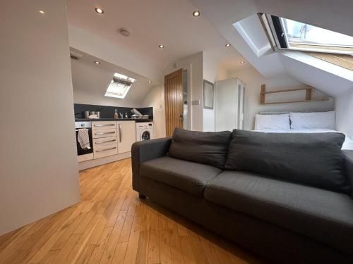 Stunning 1-Bed Studio in Pudsey photo 4