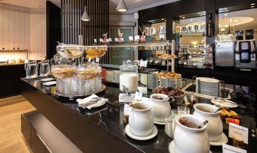 อาหารและเครื่องดื่ม, โรงแรม โมโนโพล ลูเซิร์น (Hotel Monopol Luzern) in ลูแซร์น