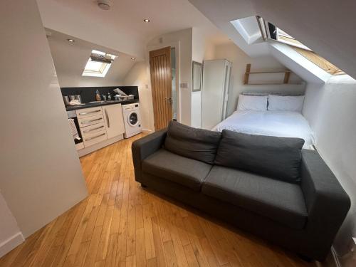 Stunning 1-Bed Studio in Pudsey photo 1