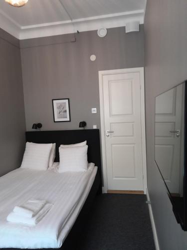 1 twin bed