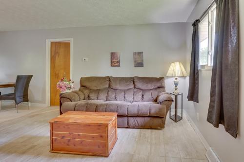 . Cozy Youngstown Apartment w/ Central A/C + Heating