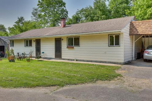 Cozy Youngstown Apartment with Central AandC and Heating