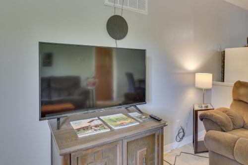 Cozy Youngstown Apartment with Central AandC and Heating in Youngstown, USA