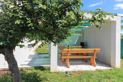 Wonderful villa wit pool surrounded by nature, high level of privacy a few minutes by the beach and town center by car