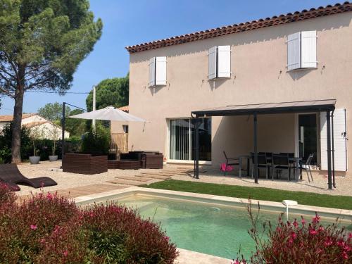 Villa style bastide provençale, piscine, jardin et parkings - Accommodation - Le Muy