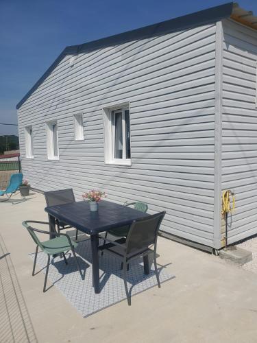 Le 4G Home Plain-pied #2Chb-3lits #Terrasse #Parking Securisé (Le 4G Home Plain-pied #2Chb-3lits #Terrasse #Parking Securise) in Saint-Rémy (Burgundy)