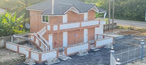 Downtown Virgins Hotel in Elmina