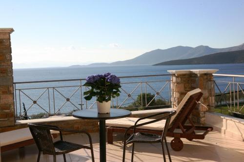Erkély/terasz, Thea Hotel - Studios & Suites in Marmari
