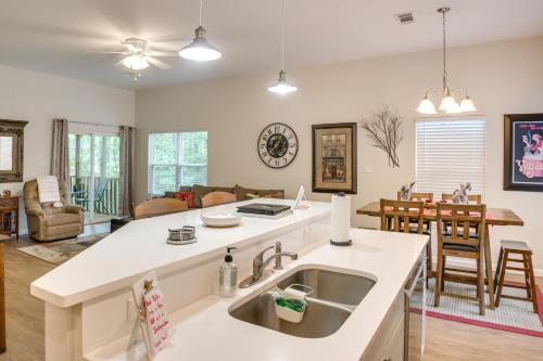 Hot Springs Village Townhome Near Hiking and Golf! in Hot Springs Village, USA