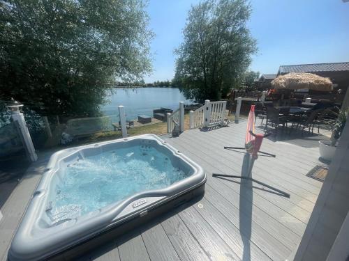 Indulgence lakeside lodge i1 with hot tub, private fishing peg situated at Tattershall Lakes Country Park