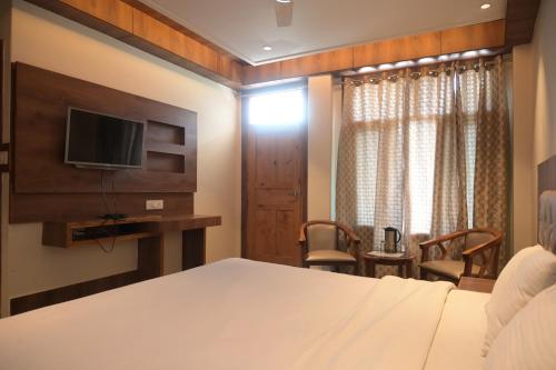 hotel apple blossom 2 minutes walking from Mall road – Manali, PA