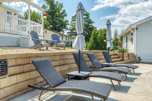 Cottleville Cabana Pool Side Getaway by Sarah Bernard Vacation Rentals