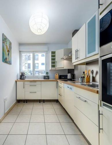 À Orly - Logement Moderne près de l'aéroport (A Orly - Logement Moderne pres de l'aeroport) in ออร์ลี