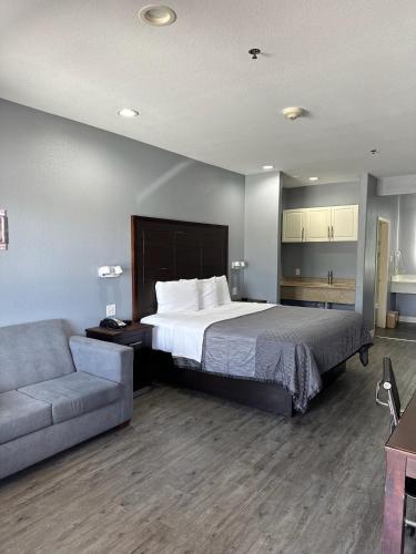 Atlantis Inn Suites - image 12
