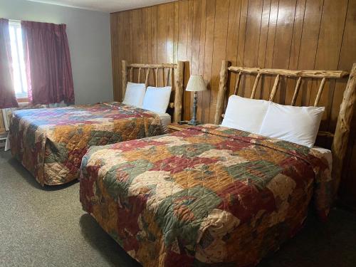 Celebrity Inn - image 6