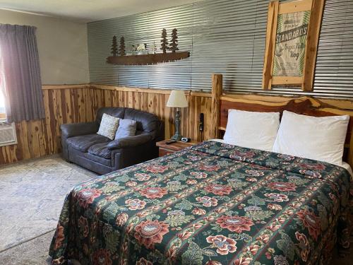 Celebrity Inn - image 7