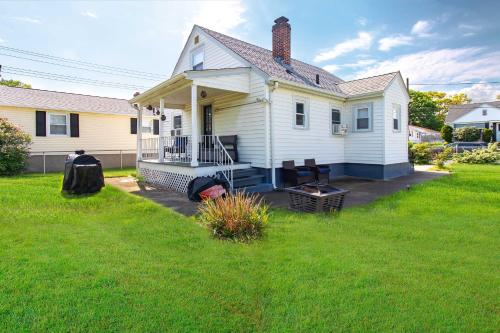 Pet-Friendly Cranston Home with Fire Pit and BBQ!