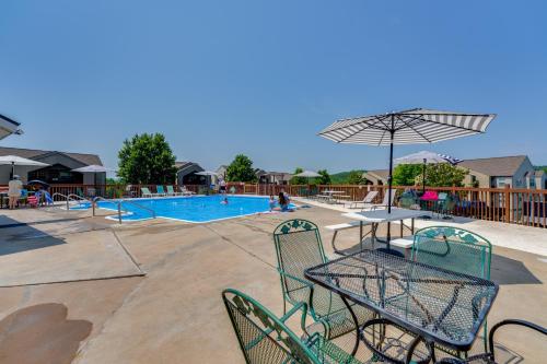 Pet-Friendly Branson Condo Lake and Pool Access! - image 6