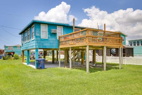 Charming Surfside Beach Home, Walk to Beach!