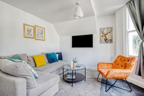 Nice 3 bed flat near Chelsea, Londra