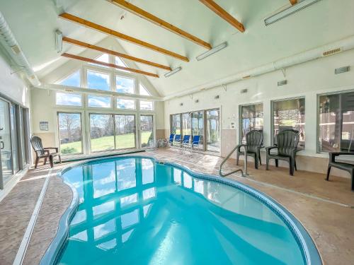 WOW Ski In Ski Out Home with Heated Indoor Salt Pool in McHenry, USA