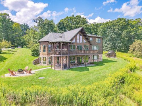 Lake Access Dock Hot Tub Fire Pit Game Room More image