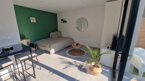 Le Patio : studio avec extérieur