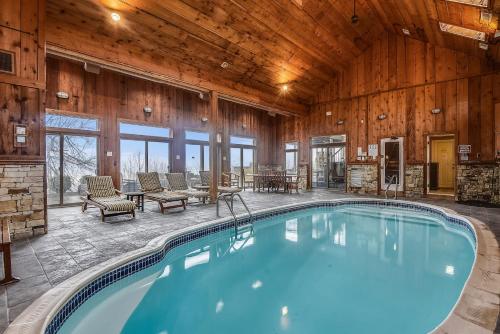 Indoor Pool Huge Home Best View of the Lake in Oakland, USA