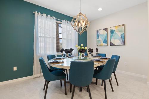 BSV2487 - Brand New Luxury 5 Bedroom Home with Free Wifi and Private Pool, Kissimmee