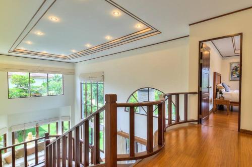 Spacious villa with private garden by CapitalPro photo 1