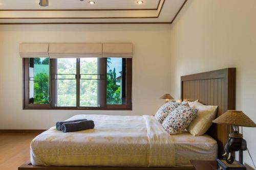 Spacious villa with private garden by CapitalPro photo 2