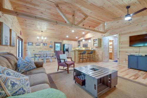 Brysons Hidden Valley Ranch - Quiet NC Cabin! in Bryson City, USA