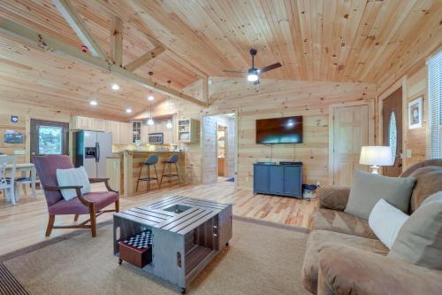 Brysons Hidden Valley Ranch - Quiet NC Cabin! in Bryson City, USA