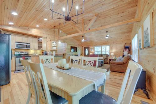 Brysons Hidden Valley Ranch - Quiet NC Cabin! in Bryson City, USA
