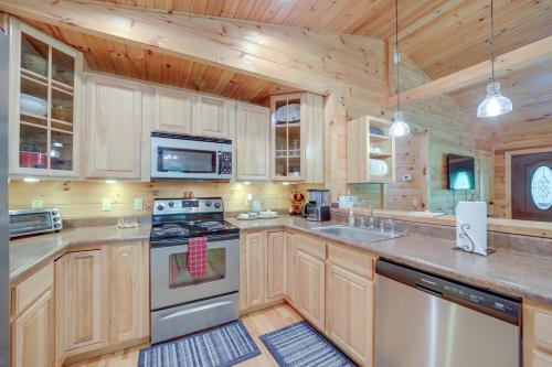 Brysons Hidden Valley Ranch - Quiet NC Cabin! in Bryson City, USA