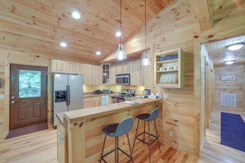 Brysons Hidden Valley Ranch - Quiet NC Cabin! in Bryson City, USA