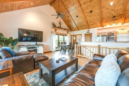 Water-View Home Half Mile to Table Rock Lake in Green Forest, USA