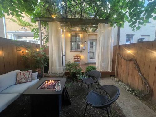 B&B Washington D.C. - 3-Bedroom House with Cute Patio Explore DC on Foot - Bed and Breakfast Washington D.C.