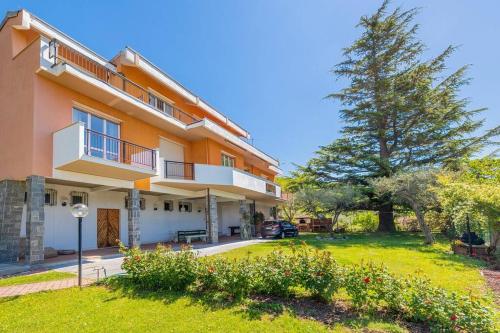  Villa La Sonnacchiosa in Vezzi Portio