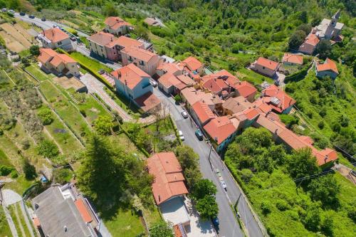  Villa La Sonnacchiosa in Vezzi Portio