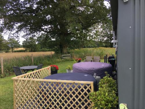 Charming shepherds hut beautiful countryside