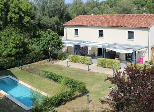 2 bedroom home with shared pool in lovely market town of Olonzac in wine region - Location saisonnière - Olonzac