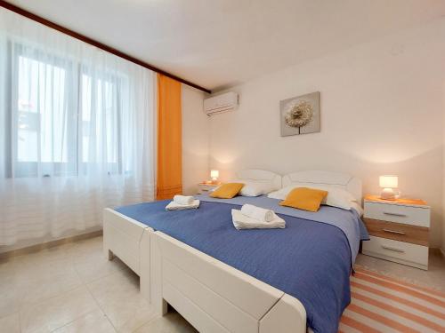 One-Bedroom Apartment image 5