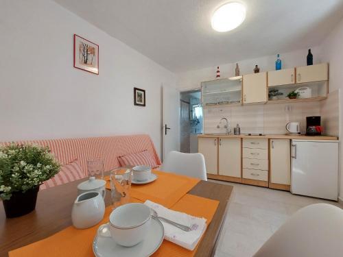One-Bedroom Apartment image 10
