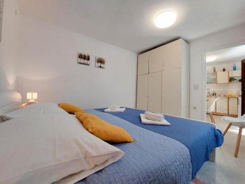 One-Bedroom Apartment image 4