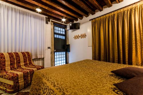 Venice Apartments - image 6