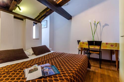 Venice Apartments - image 7