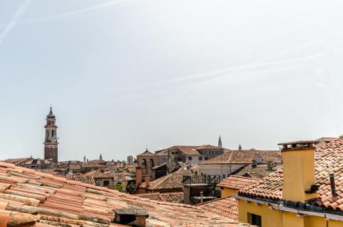Venice Apartments - image 9
