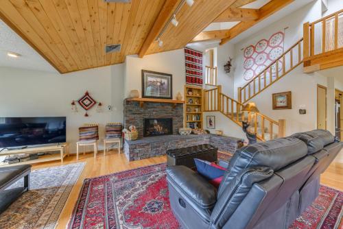 . Cloudcroft Mtn Home w/ Patio, Walk to Golf Course!